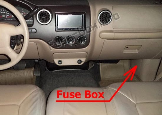 Ford-Expedition-U222-2003-2006_in_fuse_box_location.jpg